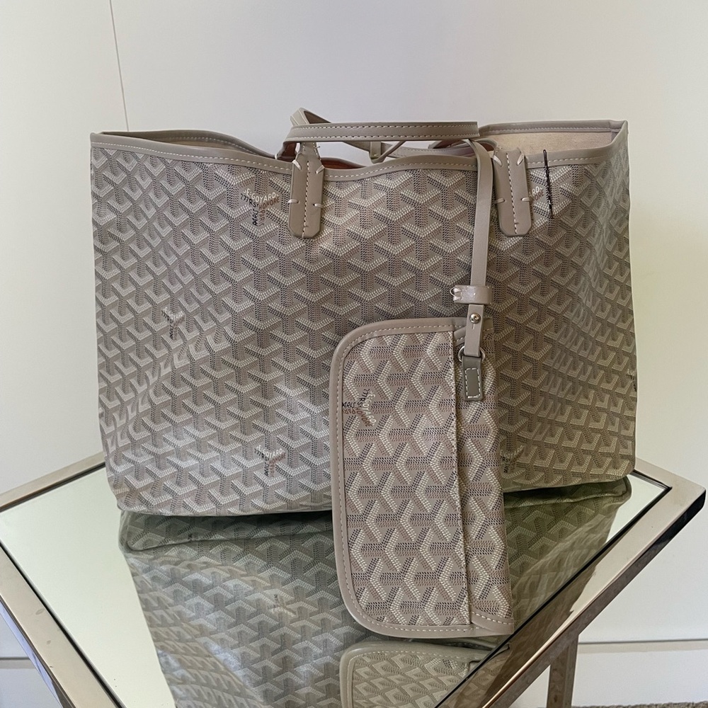 Beige chevron tote bag